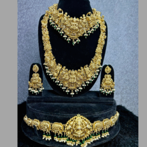 Exclusive antique bridal jewellery with emerald stones