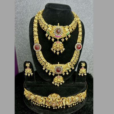 Exclusive antique bridal jewellery with Ruby stones