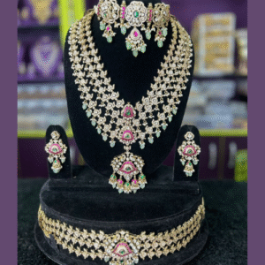 Grand Victorian jewellery with pastel green bead hangings